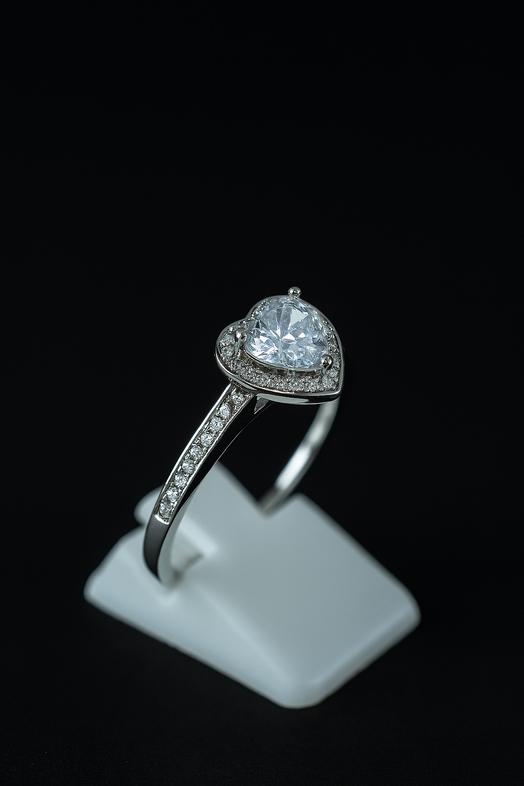 925 Sterling Silver Heart-Shaped Zircon Ring – Romantic Promise Ring