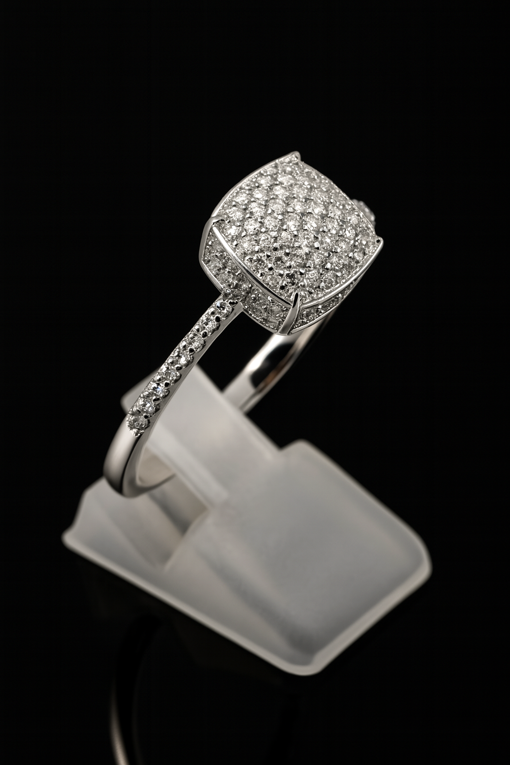 "Radiant Elegance – Sterling Silver Statement Ring for Women with Premium Zircon"